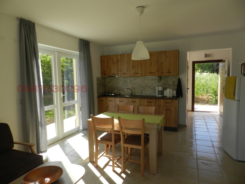 Продава КЪЩА, с. Езерец, област Добрич, снимка 13 - Къщи - 52779894