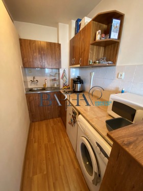 Studio Kolhozen pazar, Varna