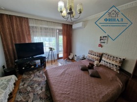2 quartos Trakiia, Chumen