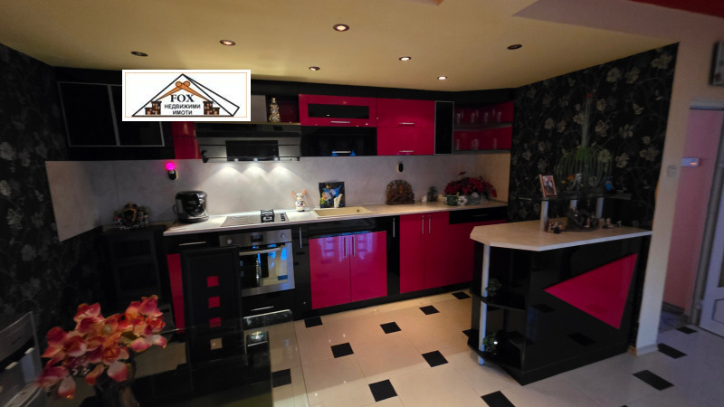 Продава КЪЩА, гр. Русе, област Русе, снимка 2 - Къщи - 53143257