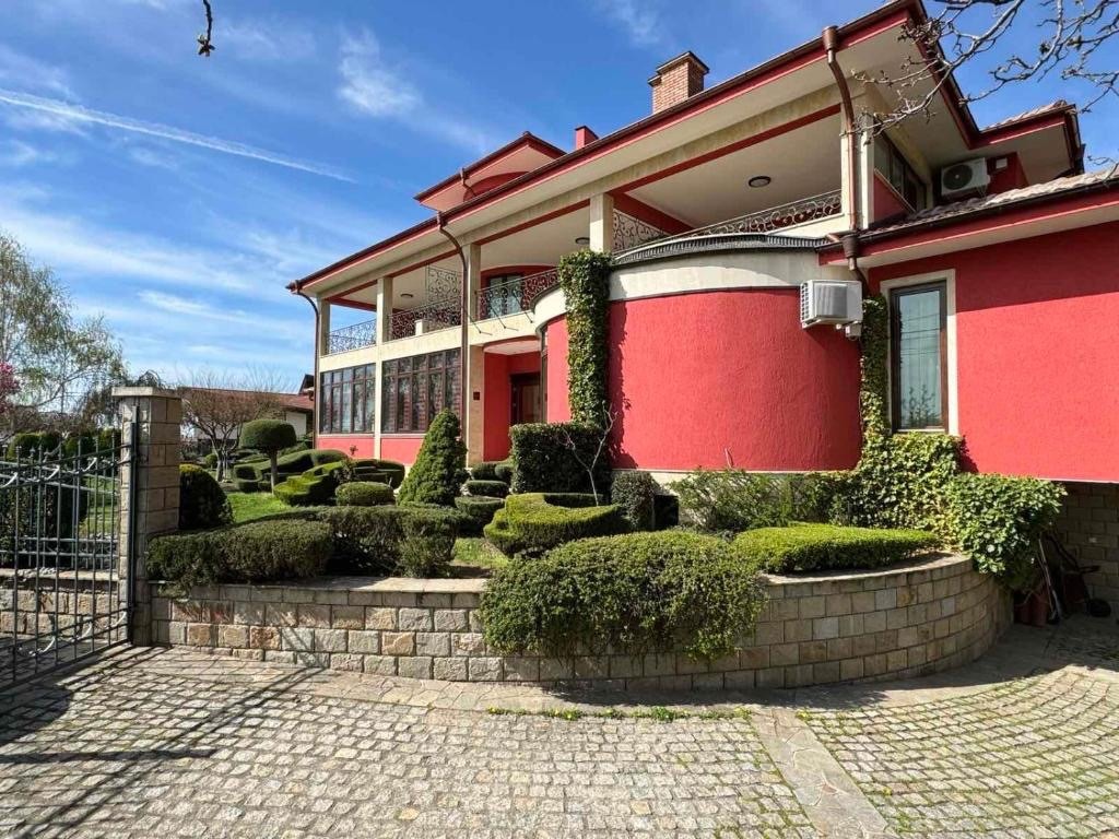 Продава ХОТЕЛ, гр. Карлово, област Пловдив, снимка 2 - Хотели - 47969022