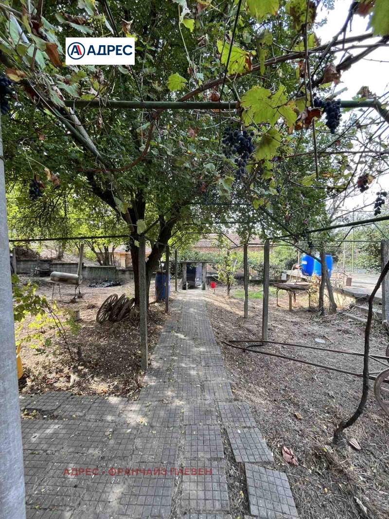 Продава КЪЩА, с. Бръшляница, област Плевен, снимка 14 - Къщи - 52600036