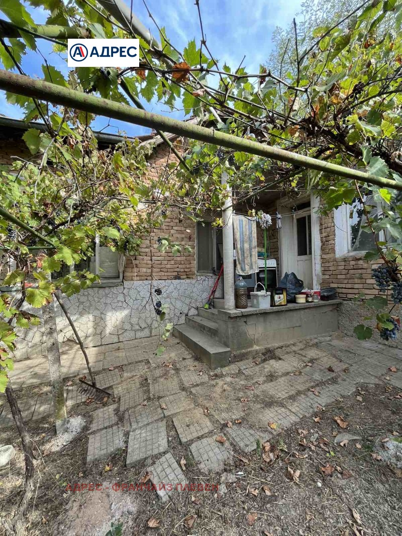 Продава КЪЩА, с. Бръшляница, област Плевен, снимка 2 - Къщи - 52600036