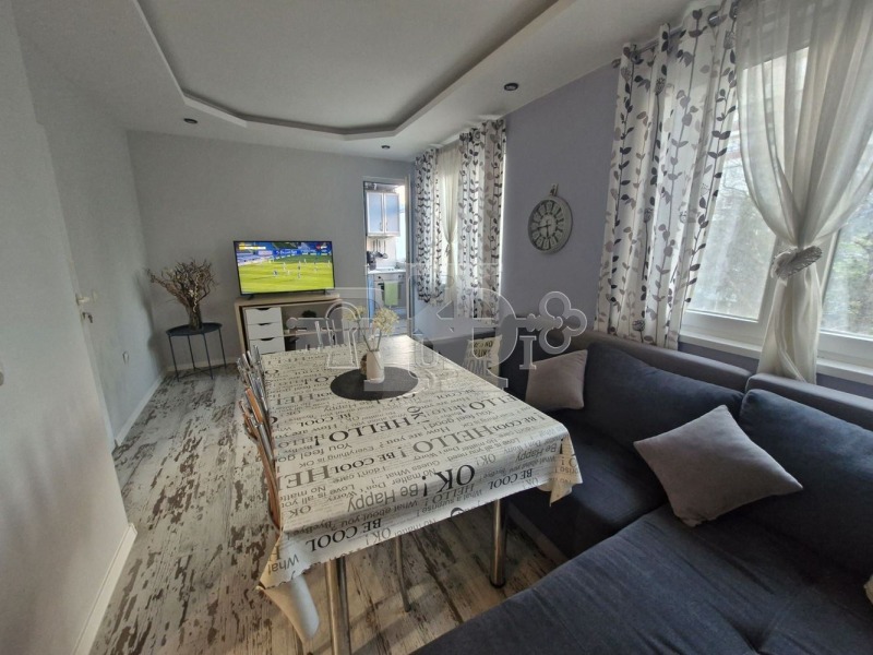 Продава  3-стаен град Добрич , Център , 76 кв.м | 88515438