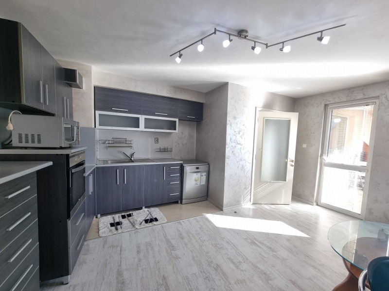 Продава 3-СТАЕН, гр. Пловдив, Център, снимка 1 - Апартаменти - 52985300