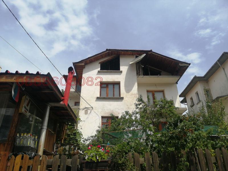 Продава ЕТАЖ ОТ КЪЩА, гр. Смолян, Стар център, снимка 2 - Етаж от къща - 52884071