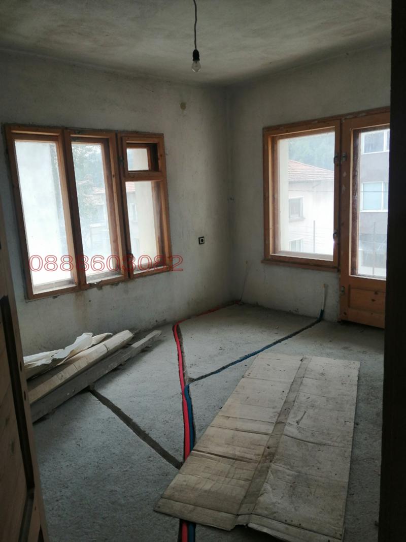 Продава ЕТАЖ ОТ КЪЩА, гр. Смолян, Стар център, снимка 11 - Етаж от къща - 52884071