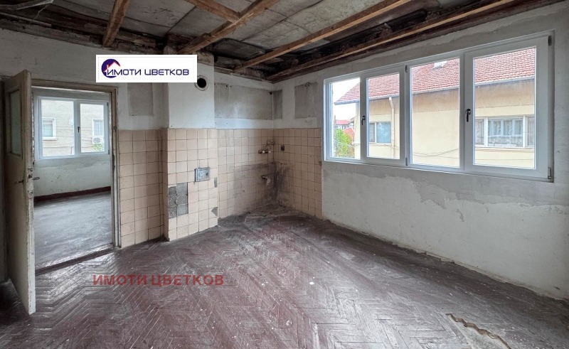 Продава ЕТАЖ ОТ КЪЩА, гр. Враца, Център, снимка 9 - Етаж от къща - 53247375