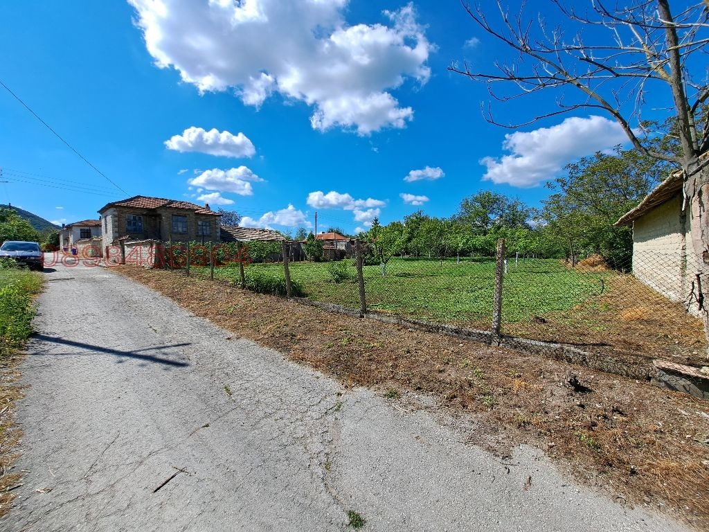 Продава КЪЩА, с. Невша, област Варна, снимка 2 - Къщи - 55051304