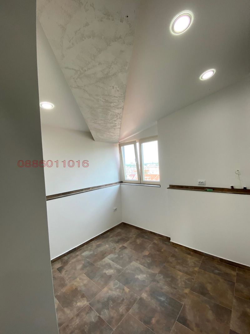 De vânzare  3 dormitoare Șumen , Țentâr , 151 mp | 56063012 - imagine [11]