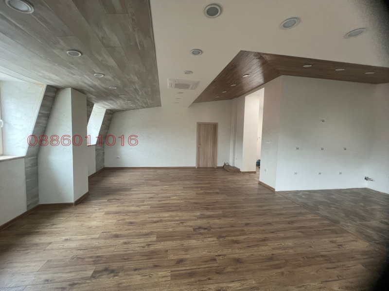 De vânzare  3 dormitoare Șumen , Țentâr , 151 mp | 56063012 - imagine [5]