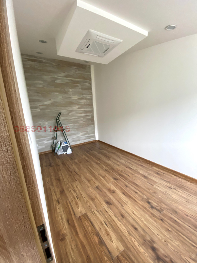 De vânzare  3 dormitoare Șumen , Țentâr , 151 mp | 56063012 - imagine [9]