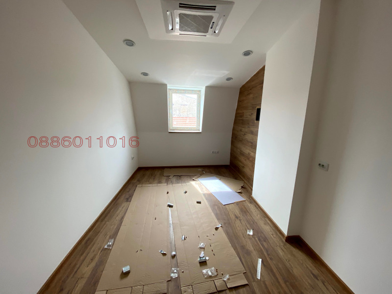 De vânzare  3 dormitoare Șumen , Țentâr , 151 mp | 56063012 - imagine [10]