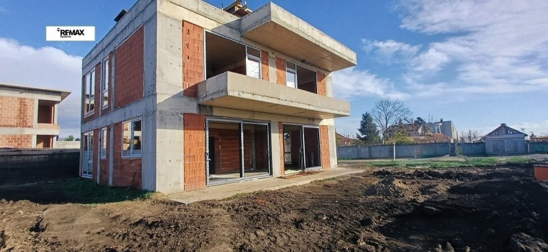 Продава КЪЩА в град Бургас, Ветрен - 180 кв.м / 290 000 € » 567 190.70 лв., ДИНАМИК