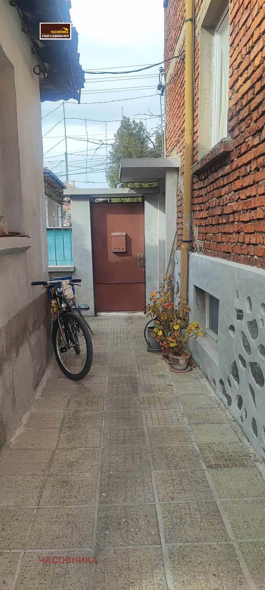 Продава ЕТАЖ ОТ КЪЩА, гр. Пазарджик, Център, снимка 3 - Етаж от къща - 54263801