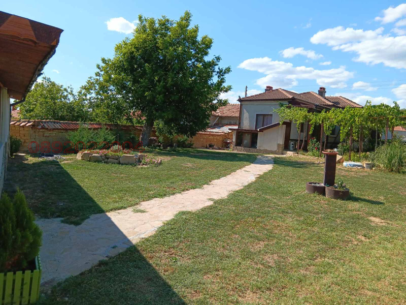 Продава КЪЩА, с. Ловец, област Шумен, снимка 14 - Къщи - 52781316