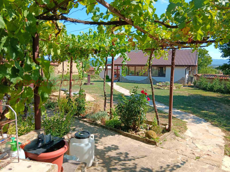 Продава КЪЩА, с. Ловец, област Шумен, снимка 16 - Къщи - 52781316