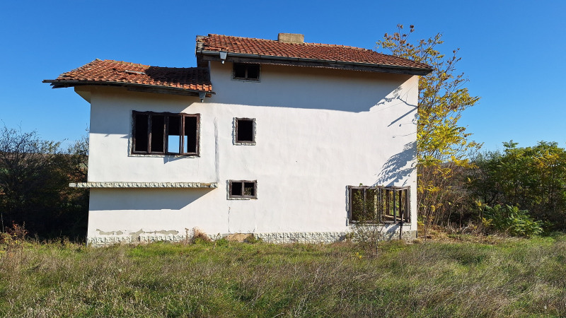 Продава КЪЩА в област Варна, гр. Провадия - 300 кв.м / 69 999 € » 136 906.14 лв., РОНИ