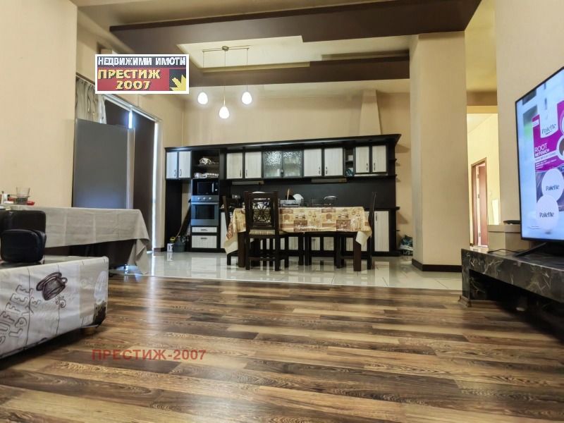 Продава  3-стаен град Шумен , Център , 120 кв.м | 73350404