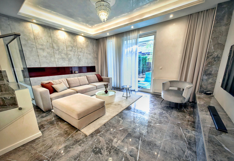 Продава  Къща град Пловдив , Остромила , 302 кв.м | 75310368