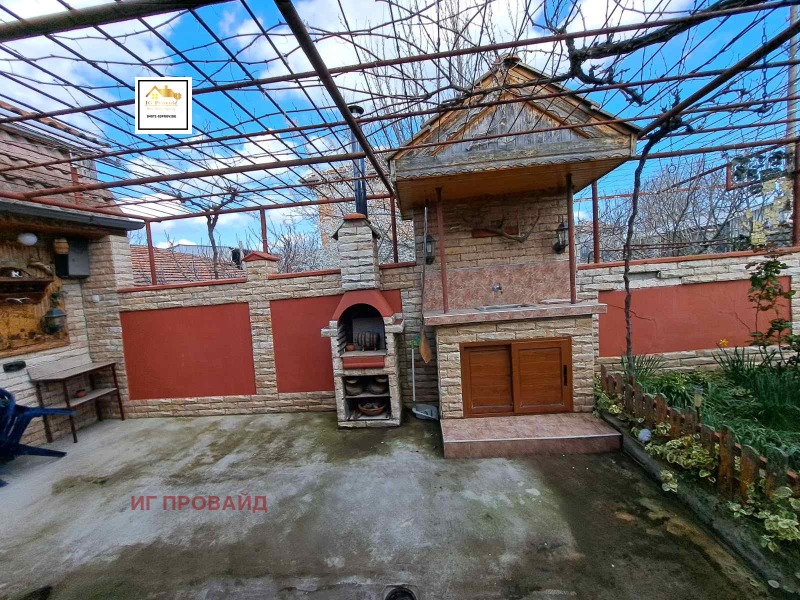 Продава КЪЩА, с. Ливада, област Бургас, снимка 2 - Къщи - 45261530