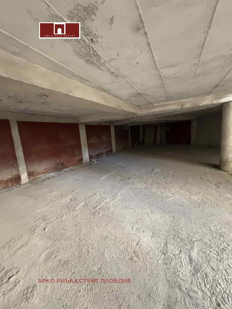 En venta  Cochera Plovdiv , Karshiyaka , 20 metros cuadrados | 75452209