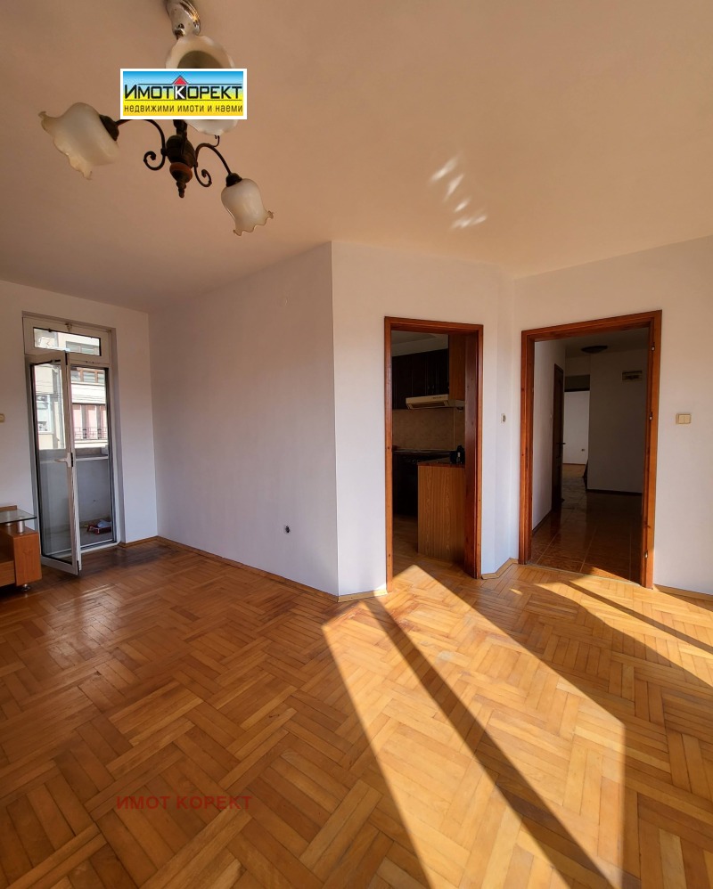 Продава 3-СТАЕН, гр. Пазарджик, Идеален център, снимка 3 - Апартаменти - 53280303