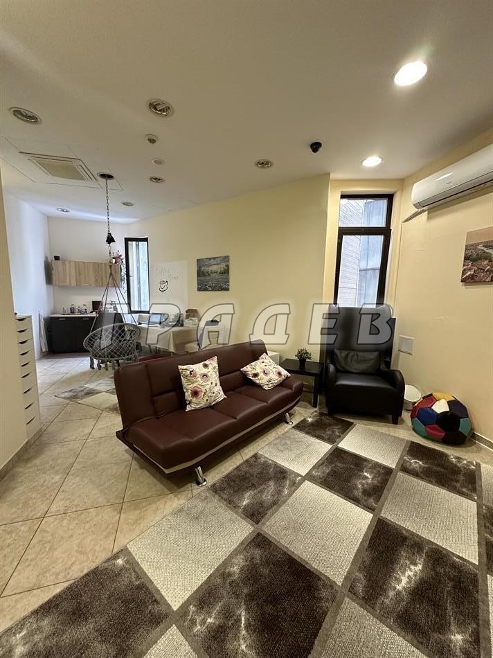 Продава  Ателие, таван, град Русе, Център • 65 000 EUR • ID 16447157 — holmes.bg - [1] 