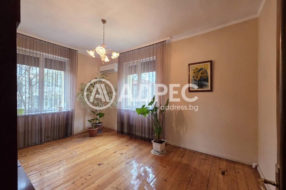 Продава КЪЩА, гр. София, Център, снимка 2 - Къщи - 54110800