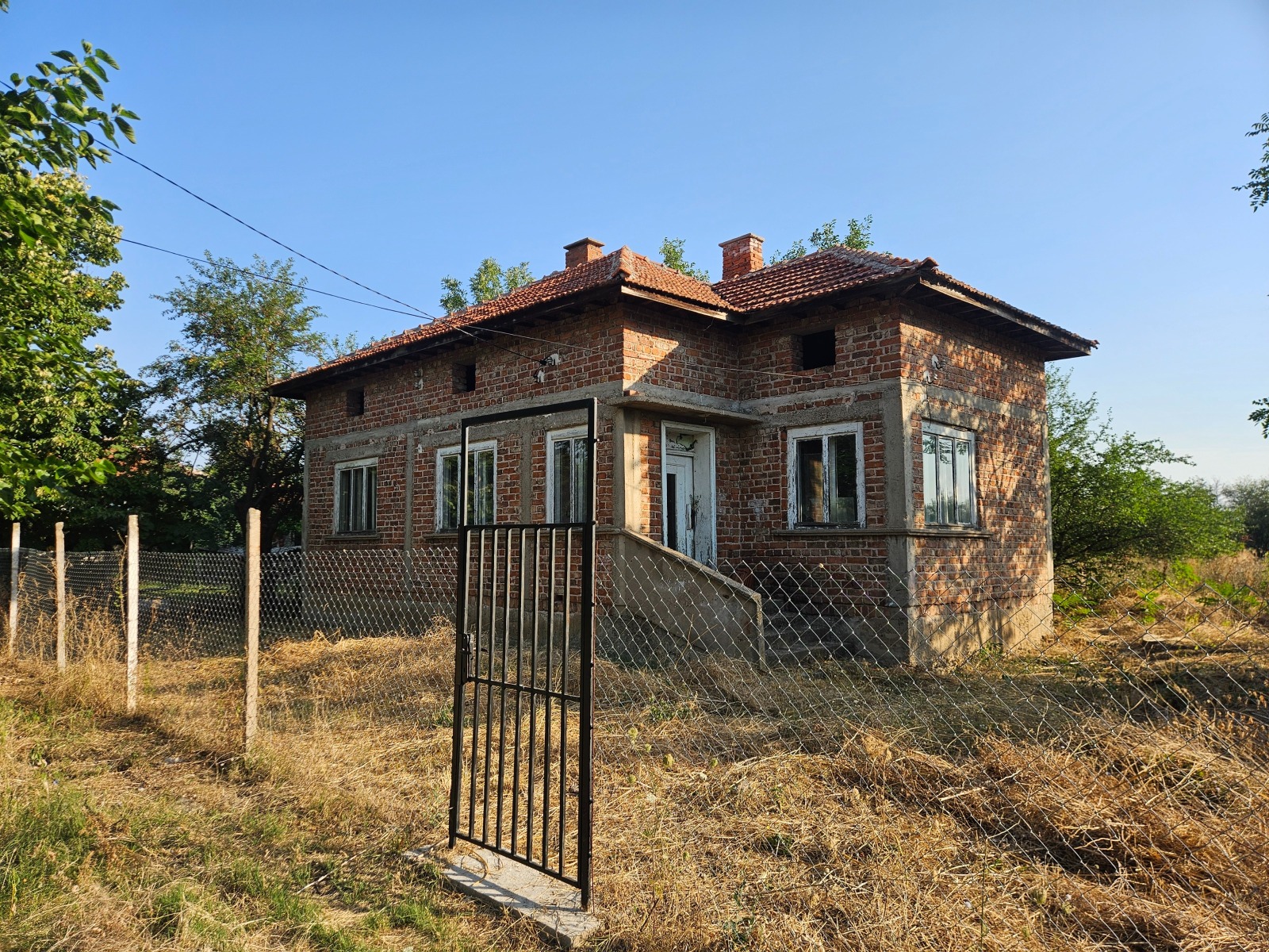 Продава КЪЩА, с. Медковец, област Монтана