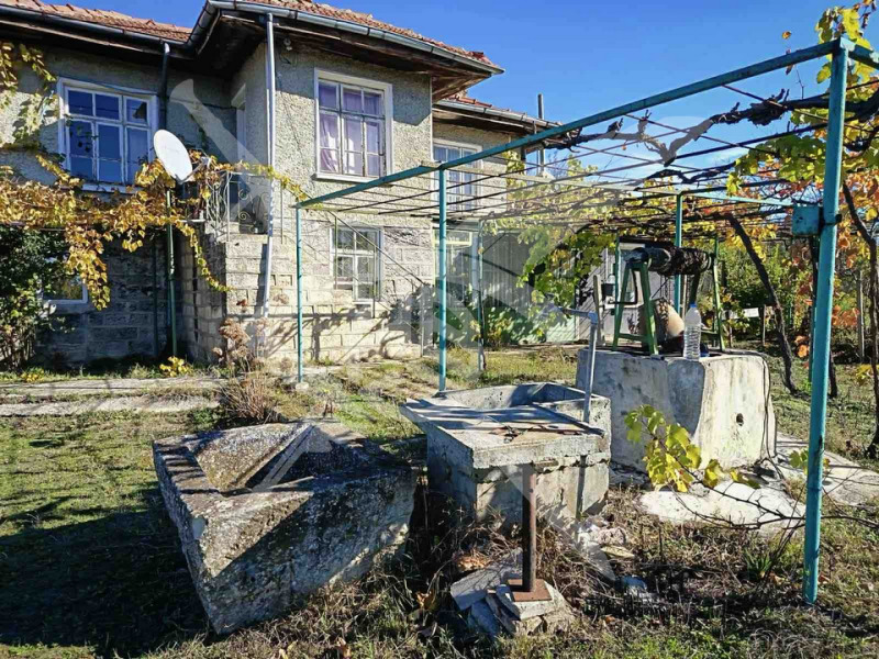Продава КЪЩА, област Варна, с. Кривня • 43000 € / 84100.69 лв. • 46185556 1