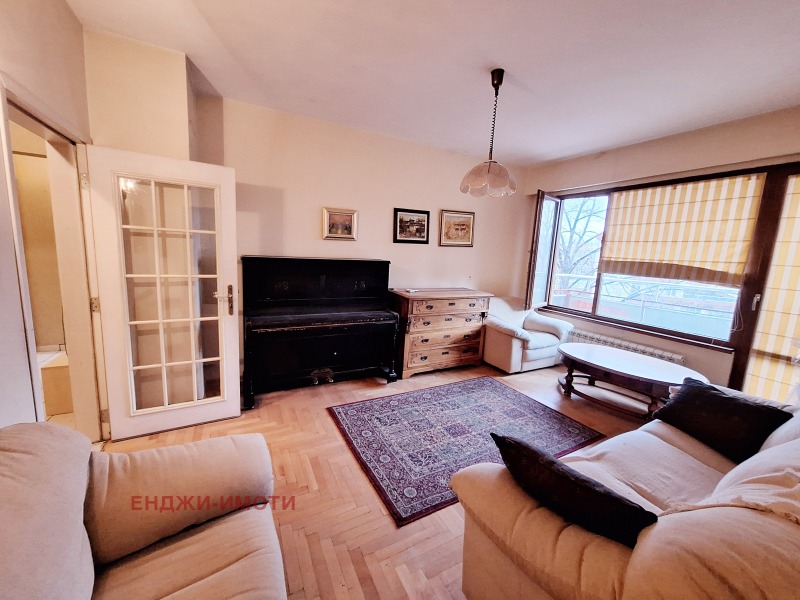 Продава 3-СТАЕН, гр. София, Изток, снимка 2 - Апартаменти - 53390780