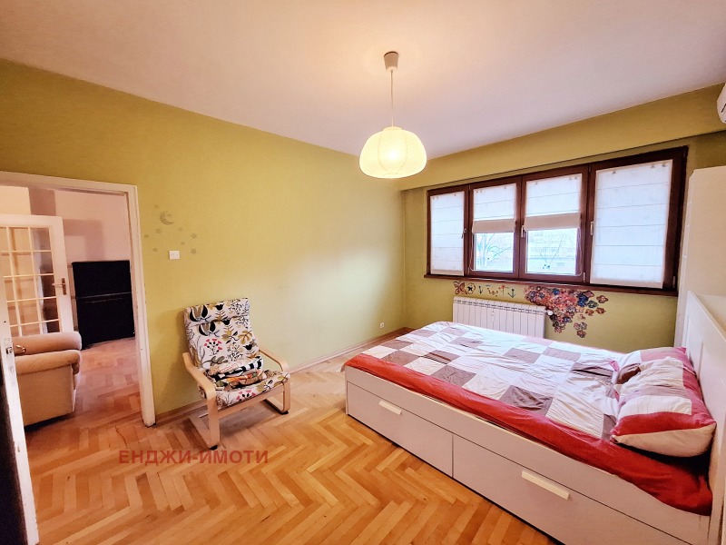 Продава 3-СТАЕН, гр. София, Изток