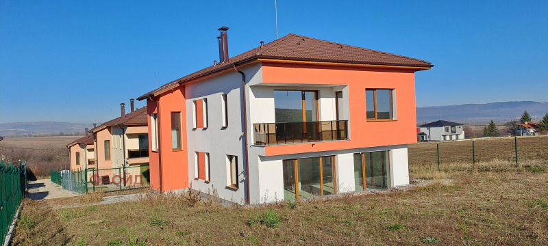 Продава КЪЩА, гр. София, гр. Банкя