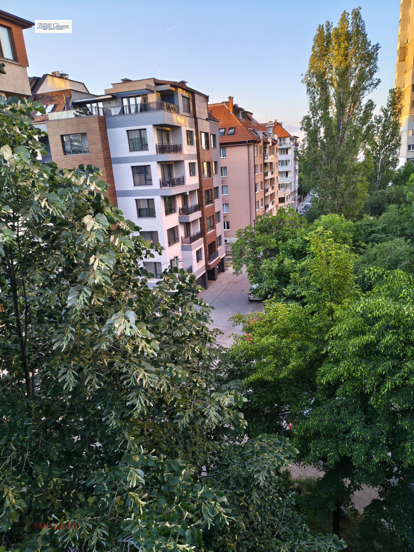 Продава ГАРАЖ, ПАРКОМЯСТО, гр. София, Борово, снимка 5 - Гаражи и паркоместа - 55021605
