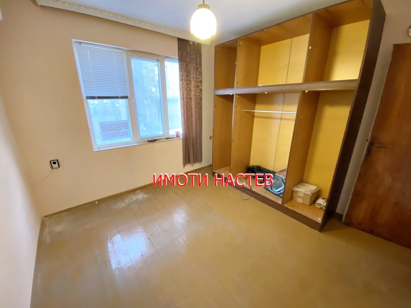 Продава ЕТАЖ ОТ КЪЩА, гр. Шумен, Център, снимка 11 - Етаж от къща - 52558095