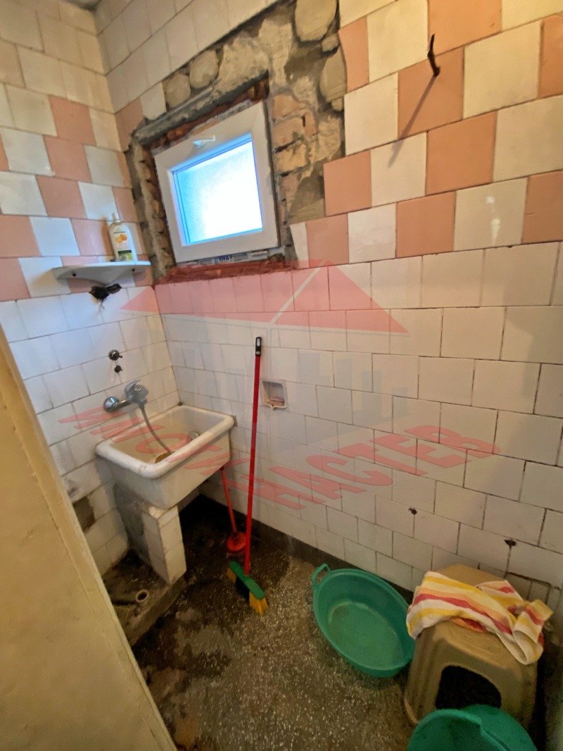 Продава ЕТАЖ ОТ КЪЩА, гр. Шумен, Център, снимка 11 - Етаж от къща - 52558095