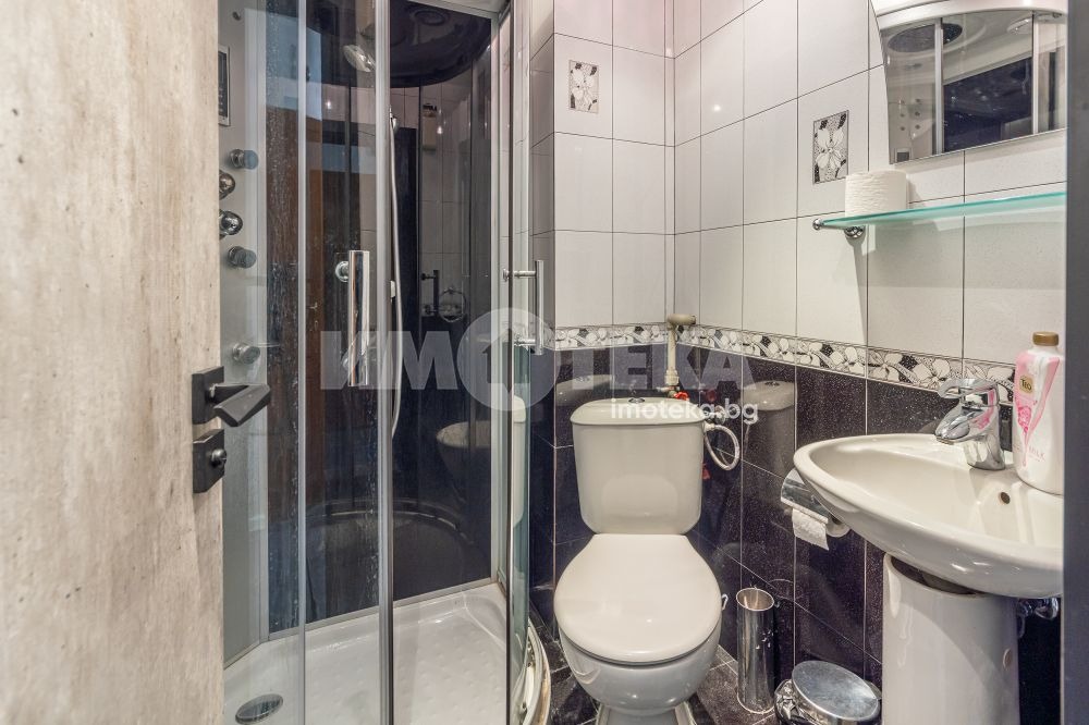 Продава МНОГОСТАЕН, гр. Варна, Център, снимка 12 - Апартаменти - 54618474