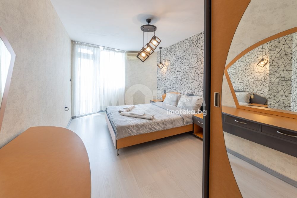 Продава МНОГОСТАЕН, гр. Варна, Център, снимка 2 - Апартаменти - 54618474