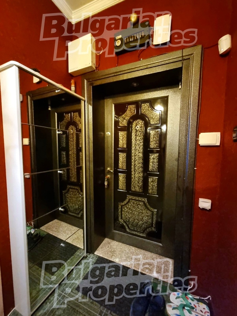 Продава 3-СТАЕН, гр. Шумен, Център, снимка 6 - Апартаменти - 53009929