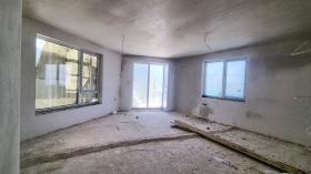 Продава 3-стаен град Варна Базар Левски - [1] 
