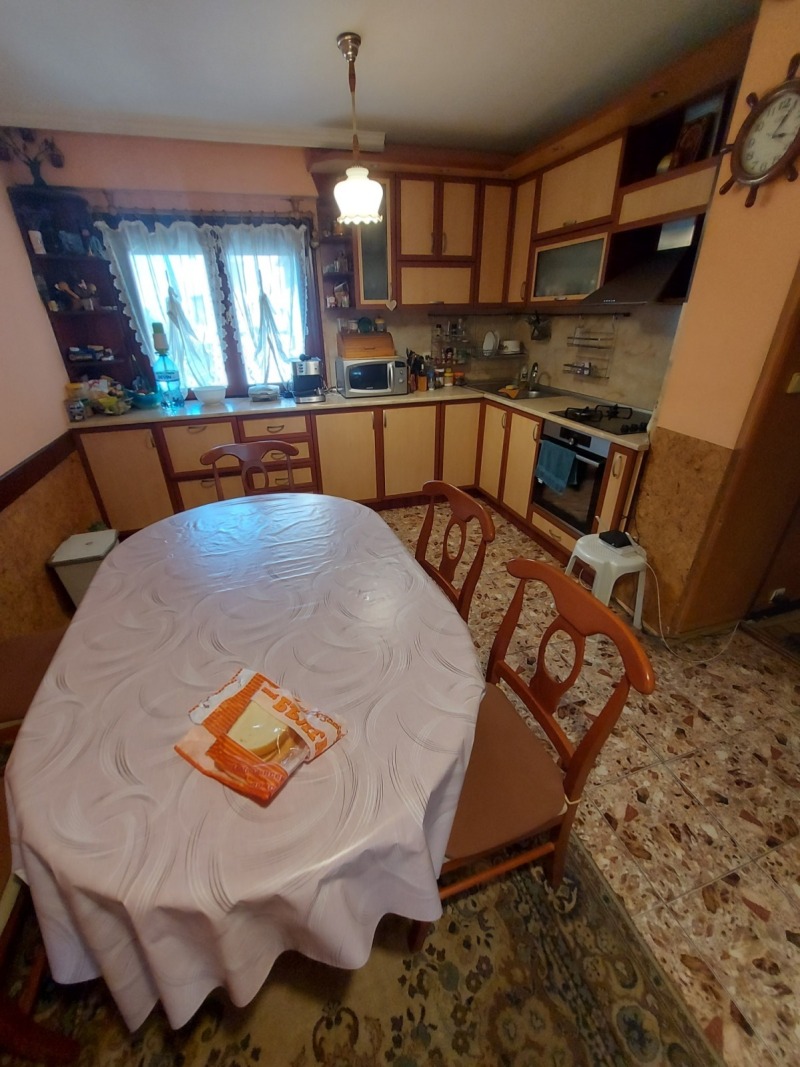 Продава 4-СТАЕН в град Русе, Дружба 3 - 104 кв.м / 140 000 € » 273 816.20 лв., Елит Консулт