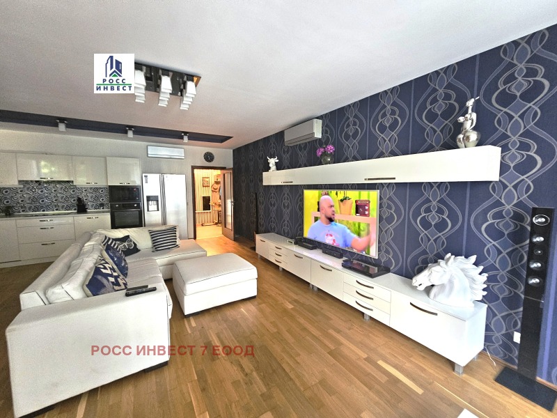 Продава  3-стаен град Варна , к.к. Св.Св. Константин и Елена , 135 кв.м | 50725708