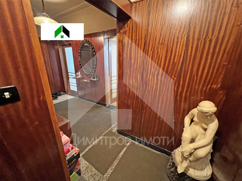 Продава  4-стаен област Шумен , гр. Нови пазар , 111 кв.м | 19200388 - изображение [2]