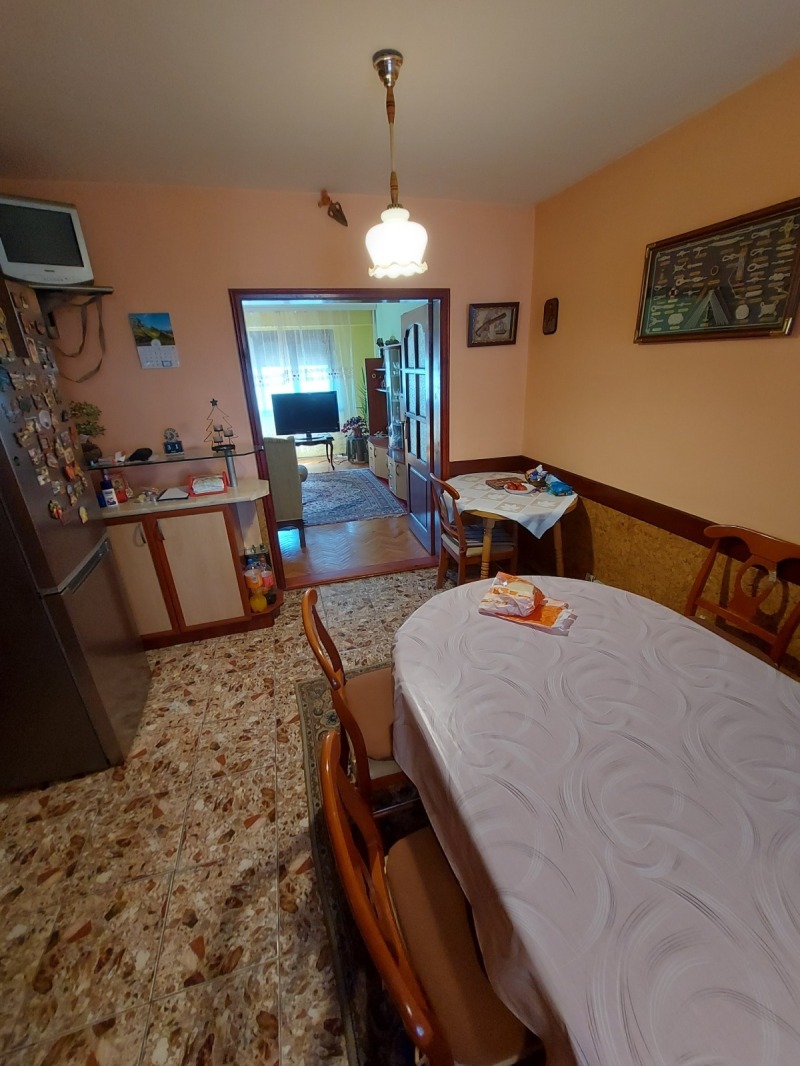 Myytävänä  3 makuuhuonetta Ruse , Družba 3 , 104 neliömetriä | 47110268 - kuva [2]