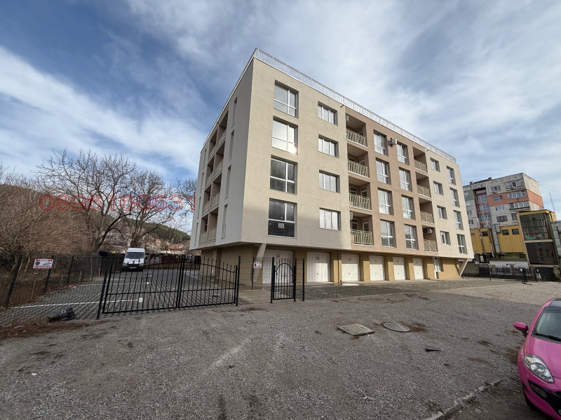 Продава 3-СТАЕН, гр. Перник, Изток