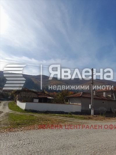 Продава КЪЩА, с. Черньово, област София област