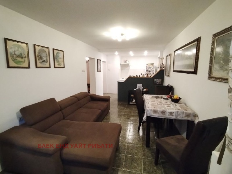 Продава 2-СТАЕН, гр. София, Толстой