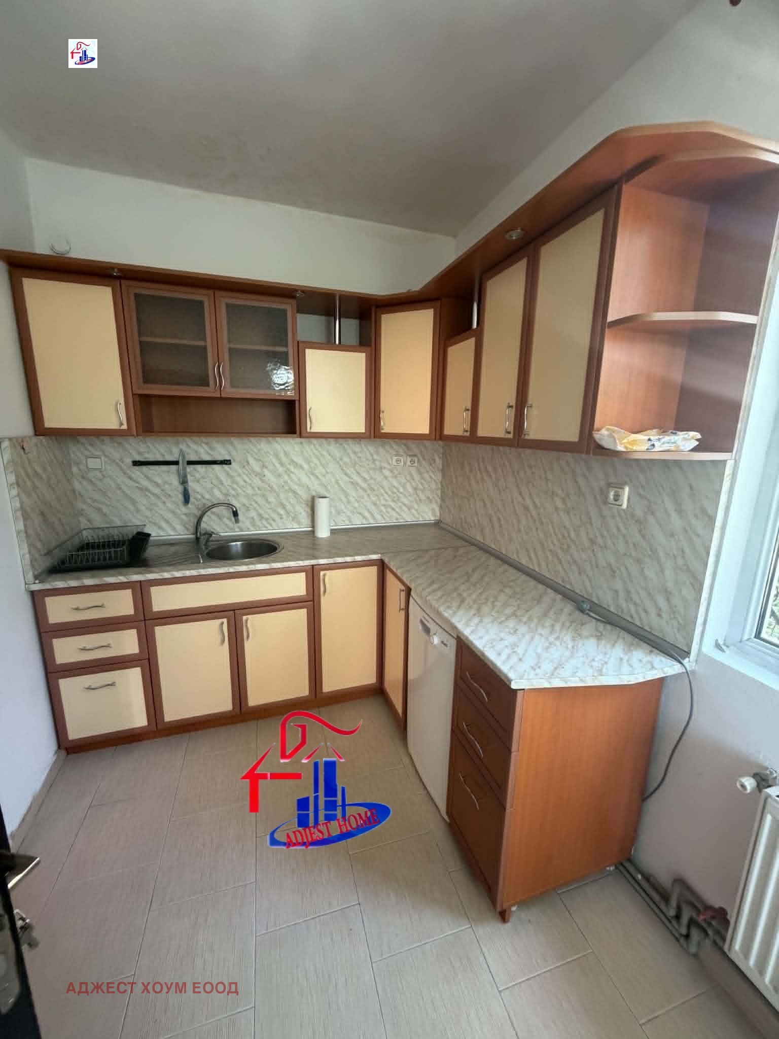 Продава ЕТАЖ ОТ КЪЩА, гр. Шумен, Център, снимка 3 - Етаж от къща - 55044372