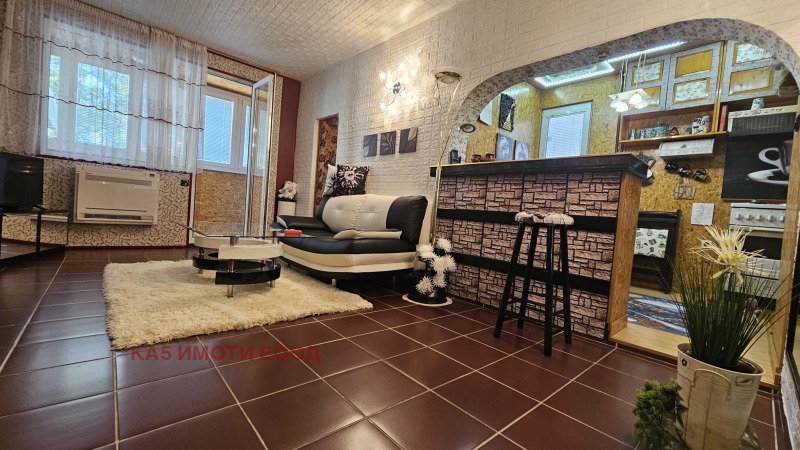 Продава 3-СТАЕН, гр. София, Младост 4